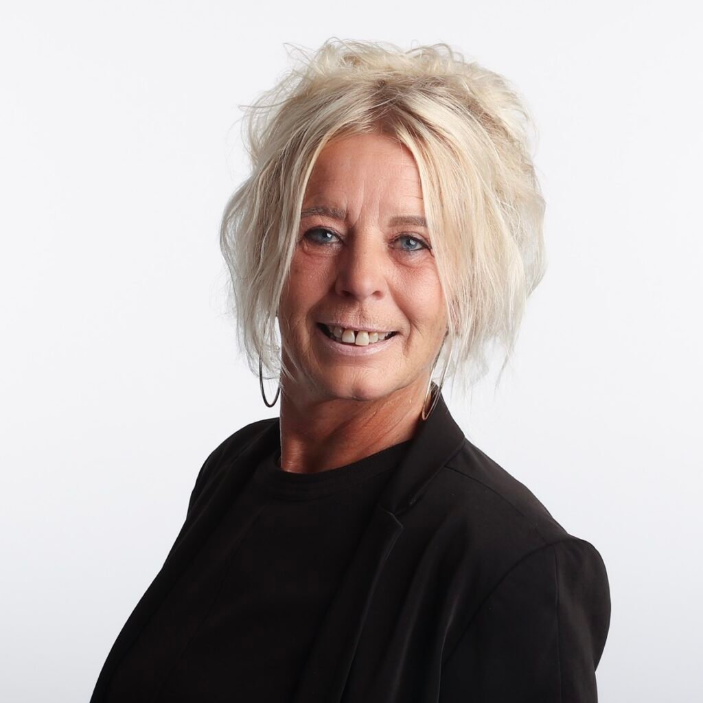Antoinette, Service Buro Gadering